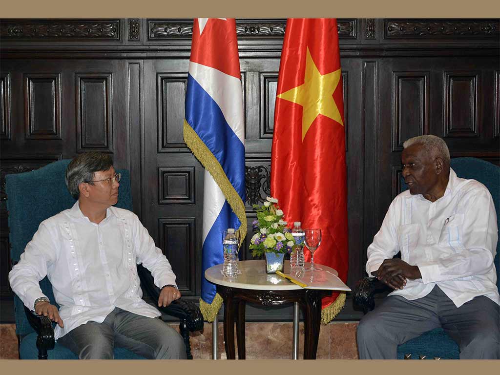 Lazo recibió al jefe de la delegación diplomática vietnamita en La Habana.