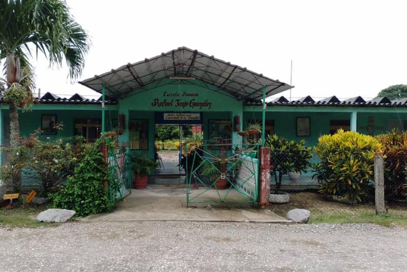 Este centro educativo cuenta con una sala de historia que pone a disposición de los pobladores.