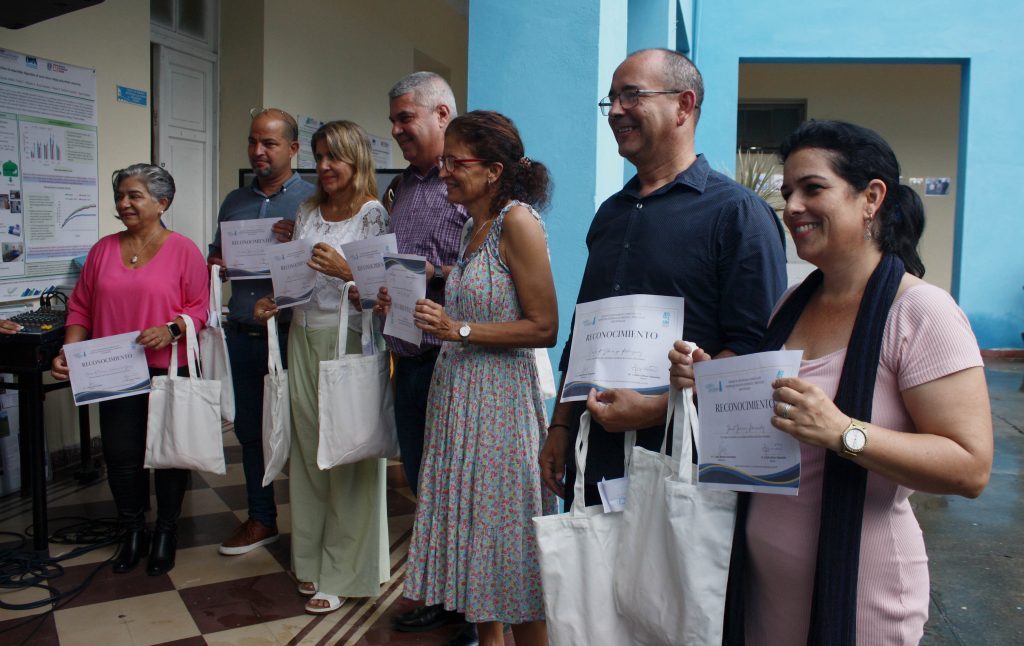 En el contexto de celebración se reconoció a un grupo de investigadores que han aportado al desarrollo del centro.