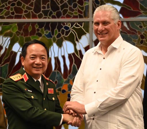 Recibí al coronel general Trinh Van Quyet, jefe de la Dirección Política General del Ejército Popular de #Vietnam, aseguró Díaz-Canel en su cuenta en X