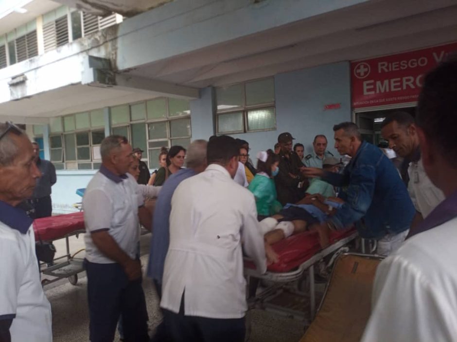 Los heridos fueron atendidos en el Hospital General Universitario Dr. Gustavo Aldereguia Lima.