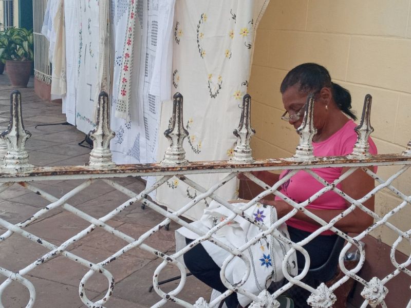 La lencería, una de las tradiciones más arraigadas en la tercera villa de Cuba.